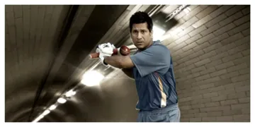 Castrol Confidence commercial directed by Bappaditya Roy featuring Sachin Tendulkar